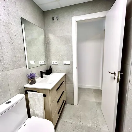 Getaway - Jacuzzi, Space & Comfort Apartment *
