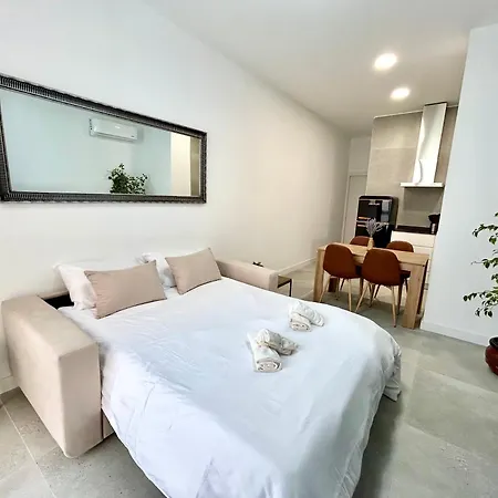 Getaway - Jacuzzi, Space & Comfort Apartment