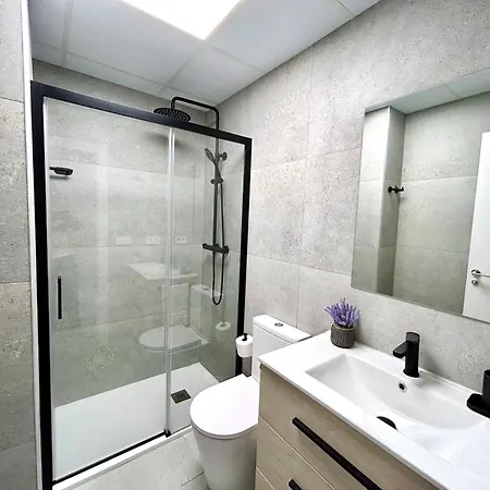 Getaway - Jacuzzi, Space & Comfort Valencia