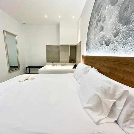 Getaway - Jacuzzi, Space & Comfort Apartment