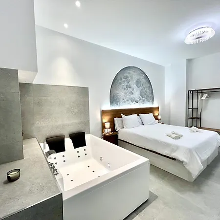 Getaway - Jacuzzi, Space & Comfort Apartment
