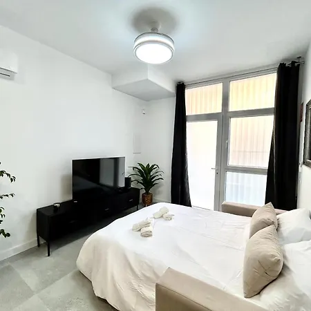 公寓 Getaway - Jacuzzi, Space & Comfort *