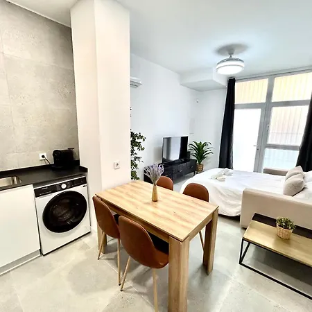 Getaway - Jacuzzi, Space & Comfort Apartment Valencia